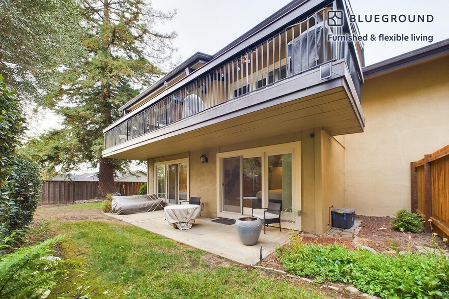 Building Photo - 500 Golfview Dr