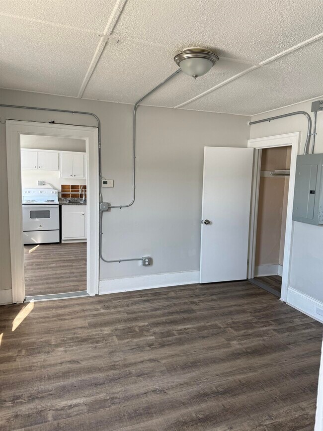 Building Photo - 524 Sunapee St