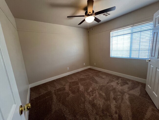 Building Photo - RENOVATED HOME IN GATED SUMMERLIN COMMUNITY!