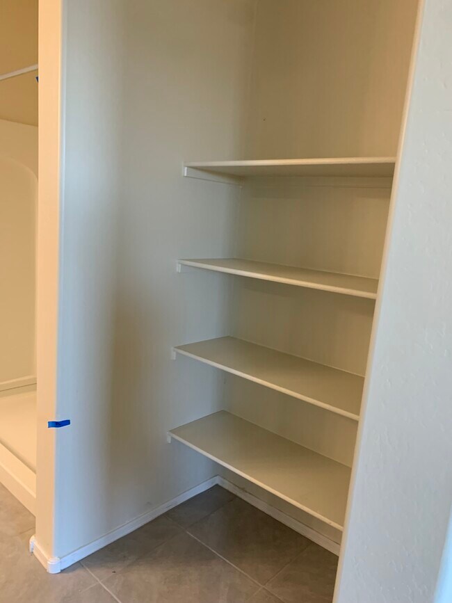 Building Photo - 1025 W Falls Canyon Dr