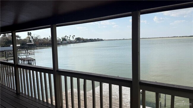 Building Photo - 8504 Lago Vista Dr