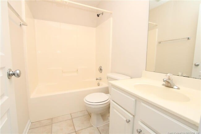 Building Photo - 421 Hamlet Park Dr