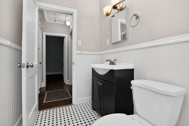 Building Photo - Charming 2BD/1BA Brick Duplex in NoDa!