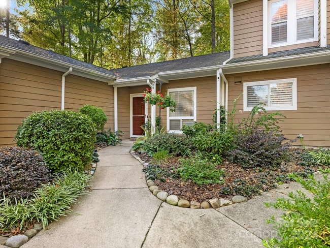 Building Photo - 9039 Covedale Dr