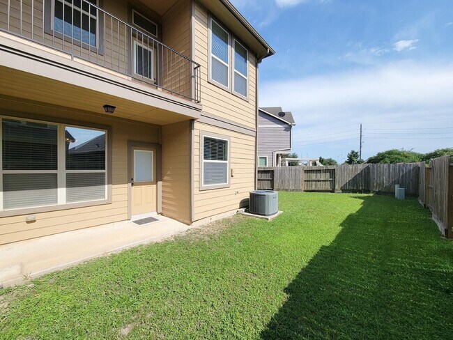 Building Photo - 12111 San Luca St
