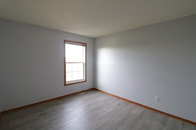 Building Photo - 7860 Old Carriage Ct