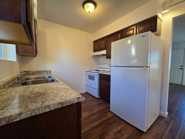 Building Photo - $200 OFF JAN. RENT!  2 Bed, 1 Bath Townhou...