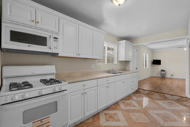 Building Photo - 18621 Bryant St