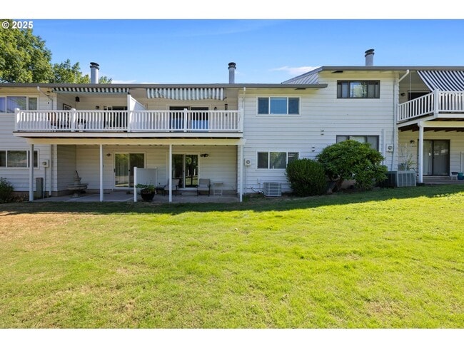 Building Photo - Bright and Open 1,638 SqFt Home Featuring Fireplace, Updated Kitchen & Scenic Outdoor Views ***Wa...