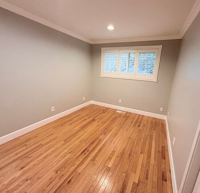 Building Photo - Charming 5-Bedroom Home in Prime Ballard Location!