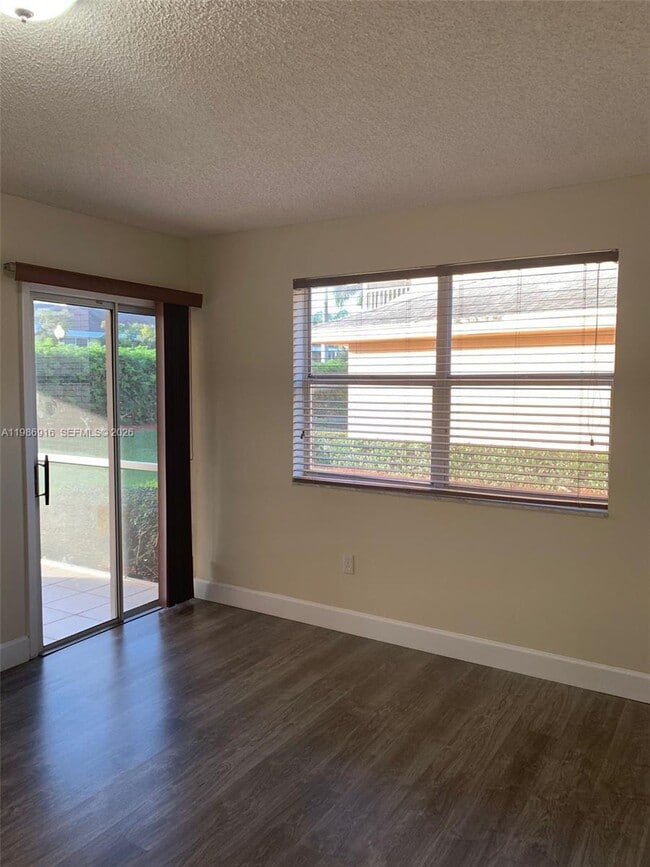 Building Photo - 2601 SE 19th Ct