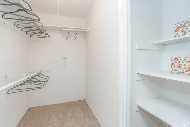 Building Photo - 10250 Lands End Dr