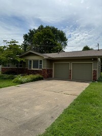 Building Photo - Renovated 3 bedroom, 2 bathroom house