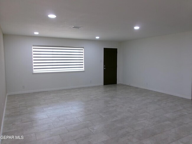 Building Photo - 6253 Dew Dr