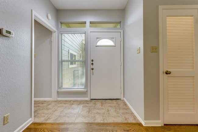 Building Photo - 8318 Greenslope Dr