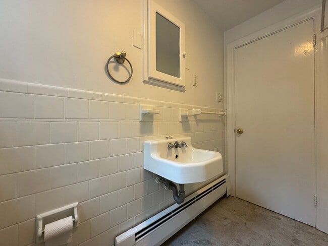 Building Photo - Pet-Ok | Charming Single-Family Ranch in Carlisle, MA | Avail 5/1