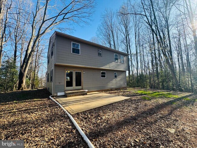 Building Photo - 4 St James Ct