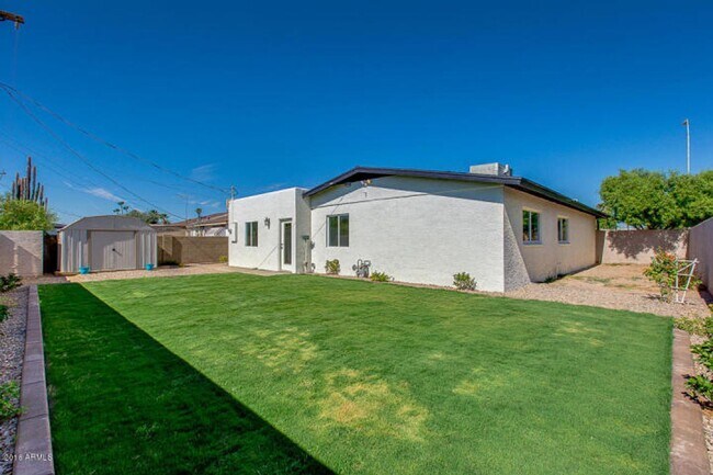 Building Photo - SFH 4-2