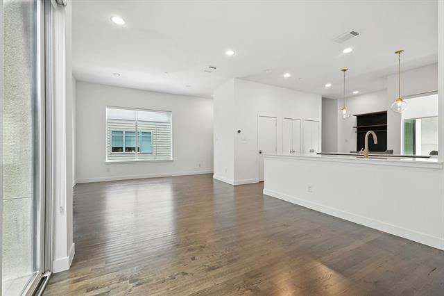 Building Photo - 2113 Bennett Ave