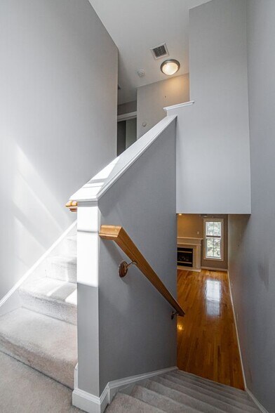 Building Photo - 157 Leeder Hill Dr