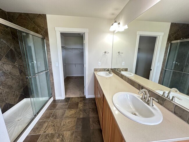 Building Photo - Cda Place Home