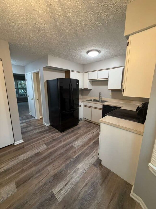 Building Photo - 310 Powell Rd