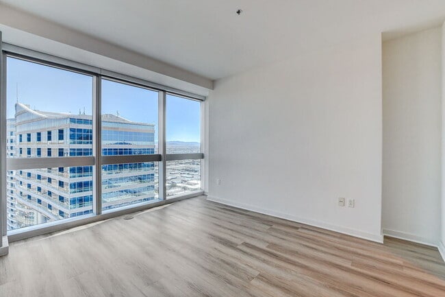 Building Photo - 4471 Dean Martin Dr