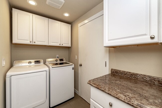 Building Photo - 4-Bedroom, 2-Bathroom Rambler with Beautiful Features and Mountain Views!