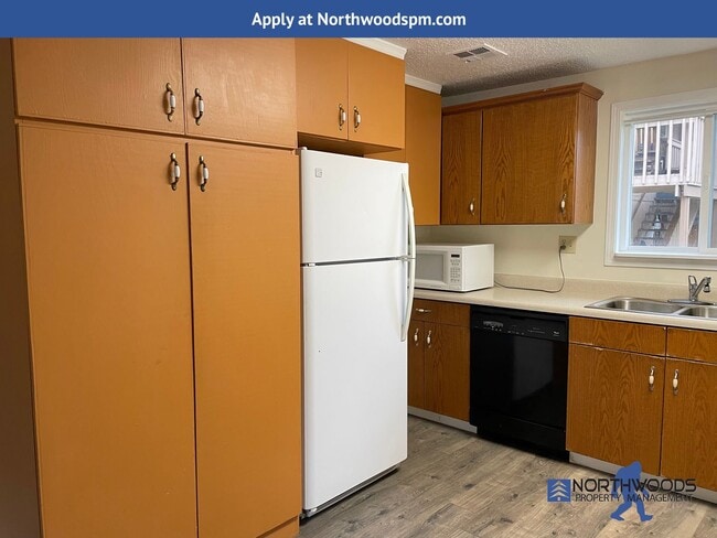 Building Photo - Very Nice 2 Bedroom 2 Bath Front duplex-All Utilities Include except Power