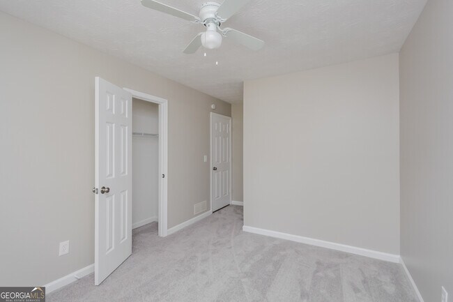 Building Photo - 25 Beaverdam Ct