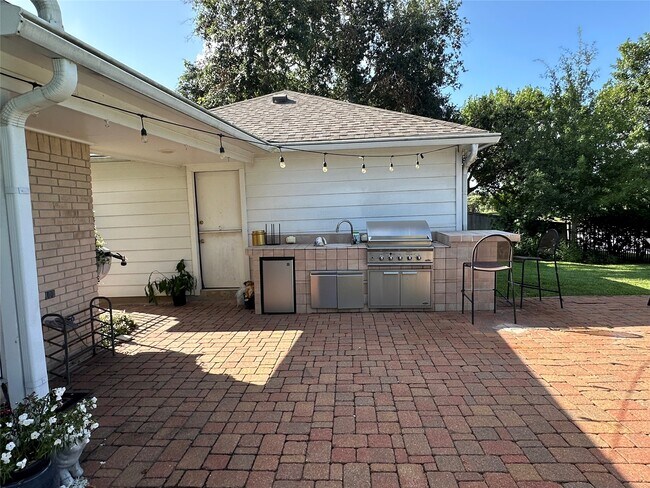 Building Photo - 4634 Grand Cayman Dr