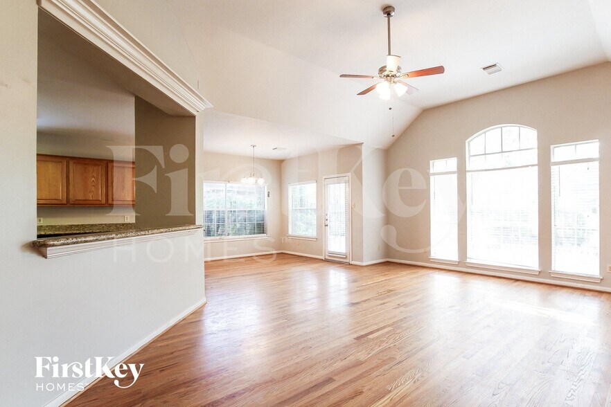 Building Photo - 4030 Echo Mountain Dr