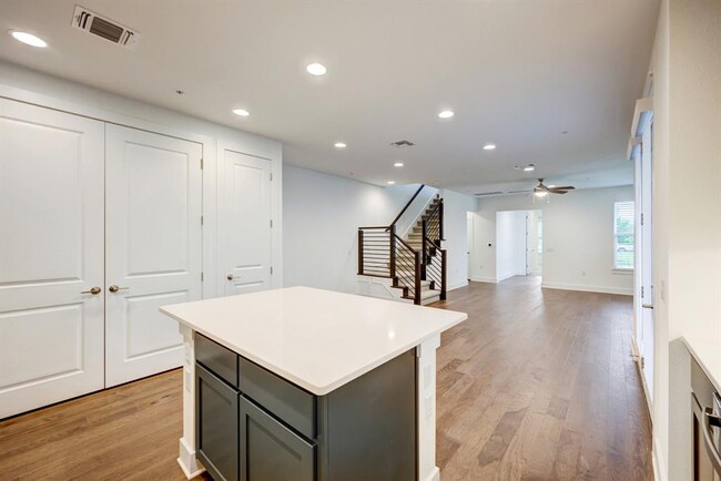 Building Photo - 2501 Simond Ave