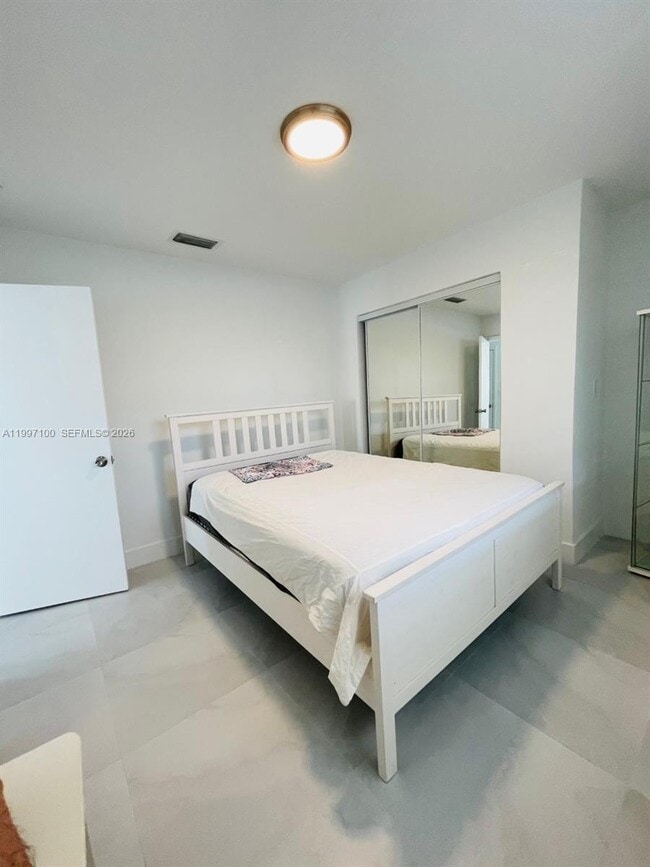 Building Photo - 1515 NE 110th St