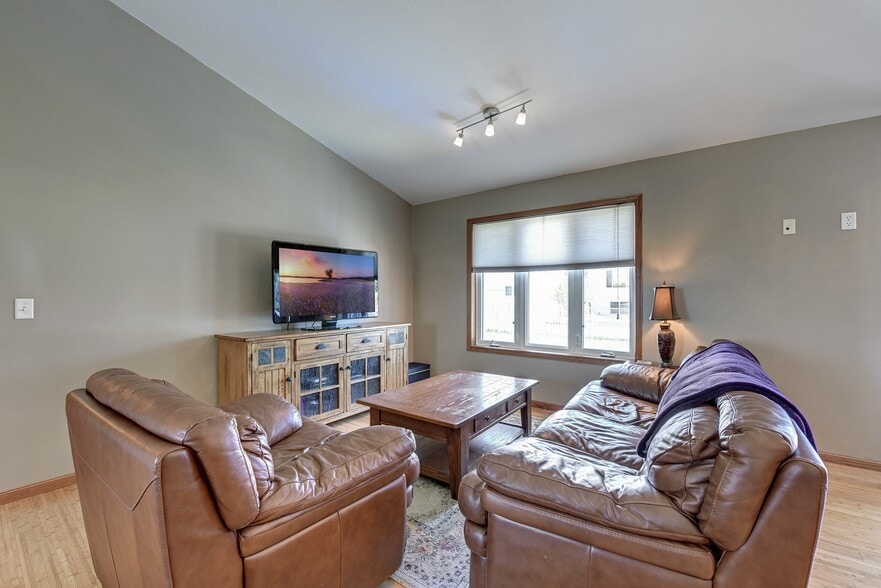 Building Photo - 1187 Blackhawk Dr SW