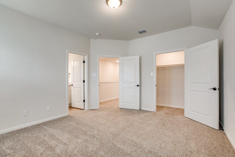 Building Photo - 2403 Lynwood Bnd