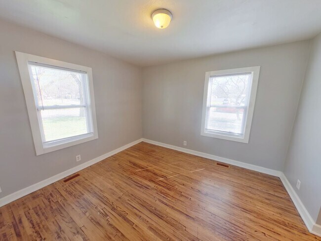 Building Photo - 859 S Terrace Dr