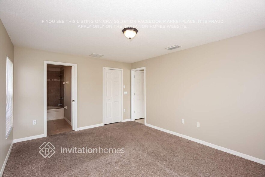 Building Photo - 2458 Hamlet Cir