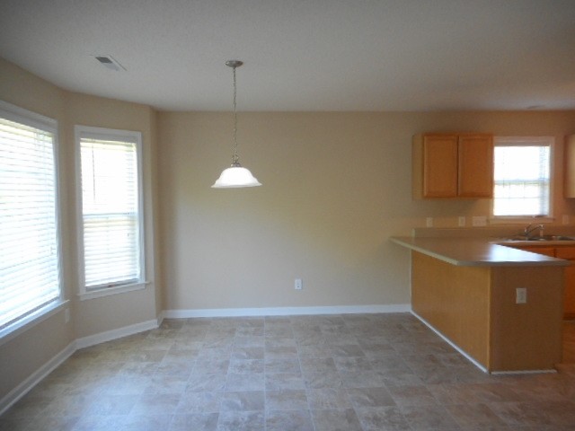 Building Photo - 204 Falcon Rd