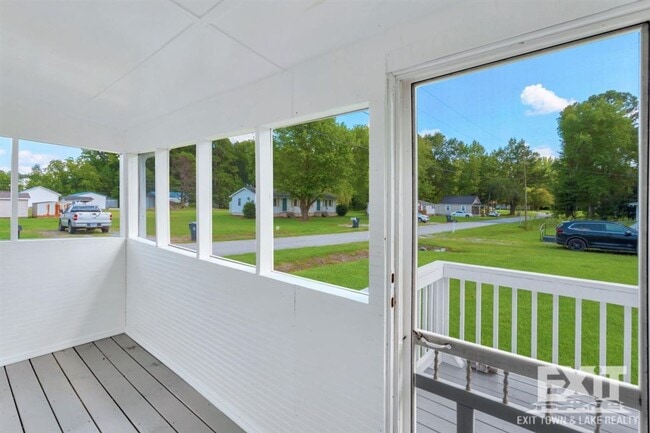 Building Photo - Newly Renovated 2 Bedroom 1 Bath in La Cro...