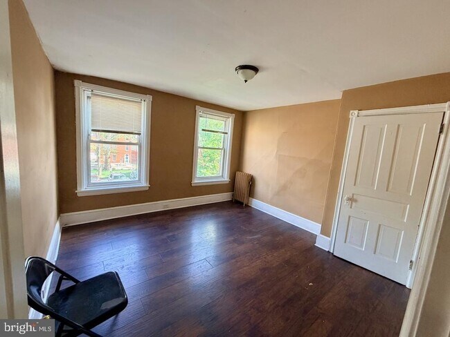 Building Photo - 400 W 3rd St