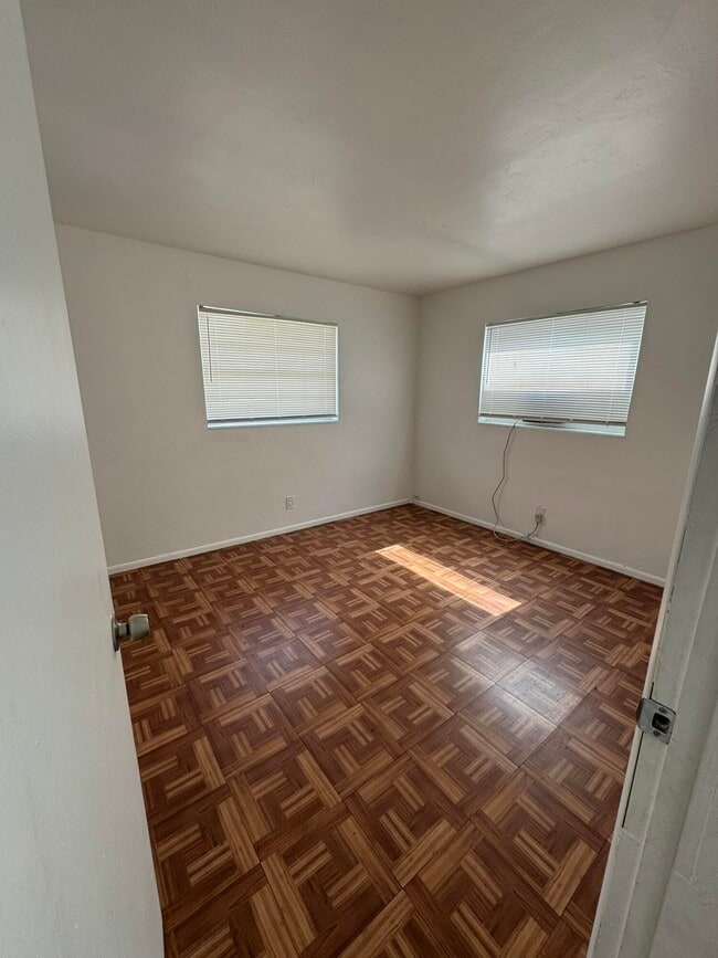 Building Photo - 1245 W 35th St