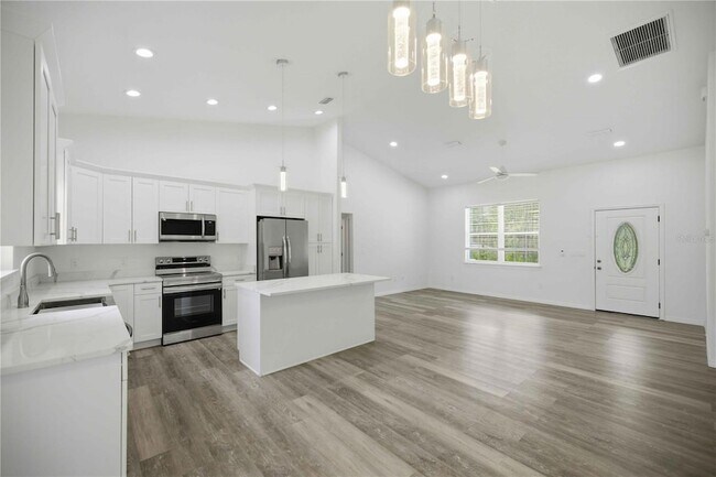 Building Photo - 13765 SW 81 Cir