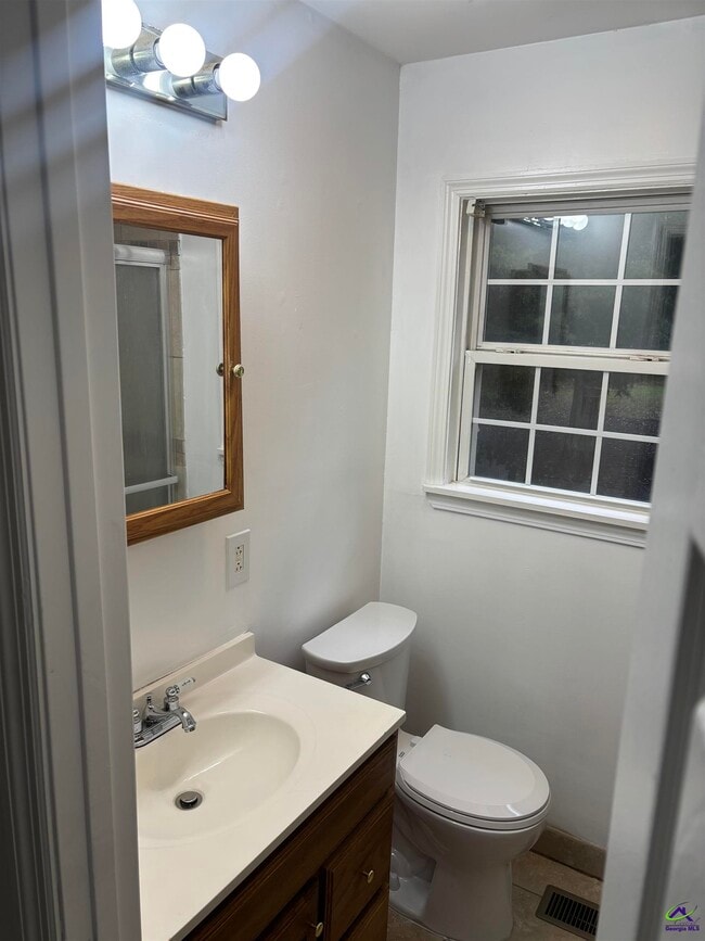 Building Photo - 122 Tinker Blvd