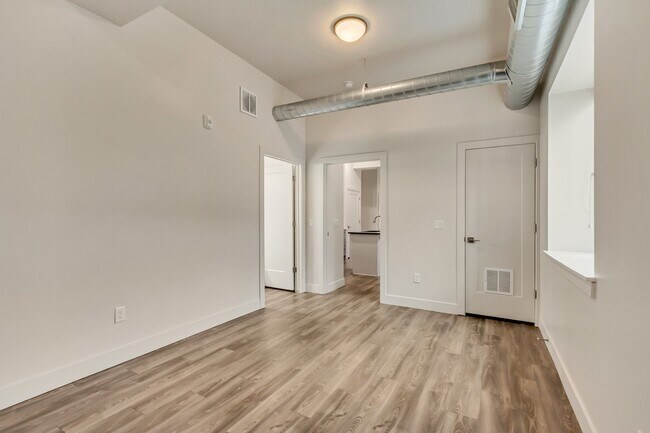 Building Photo - 606 W North Temple St