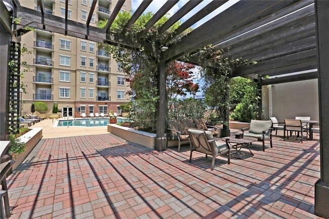 Building Photo - Luxurious One Bedroom Condo in Buckhead!