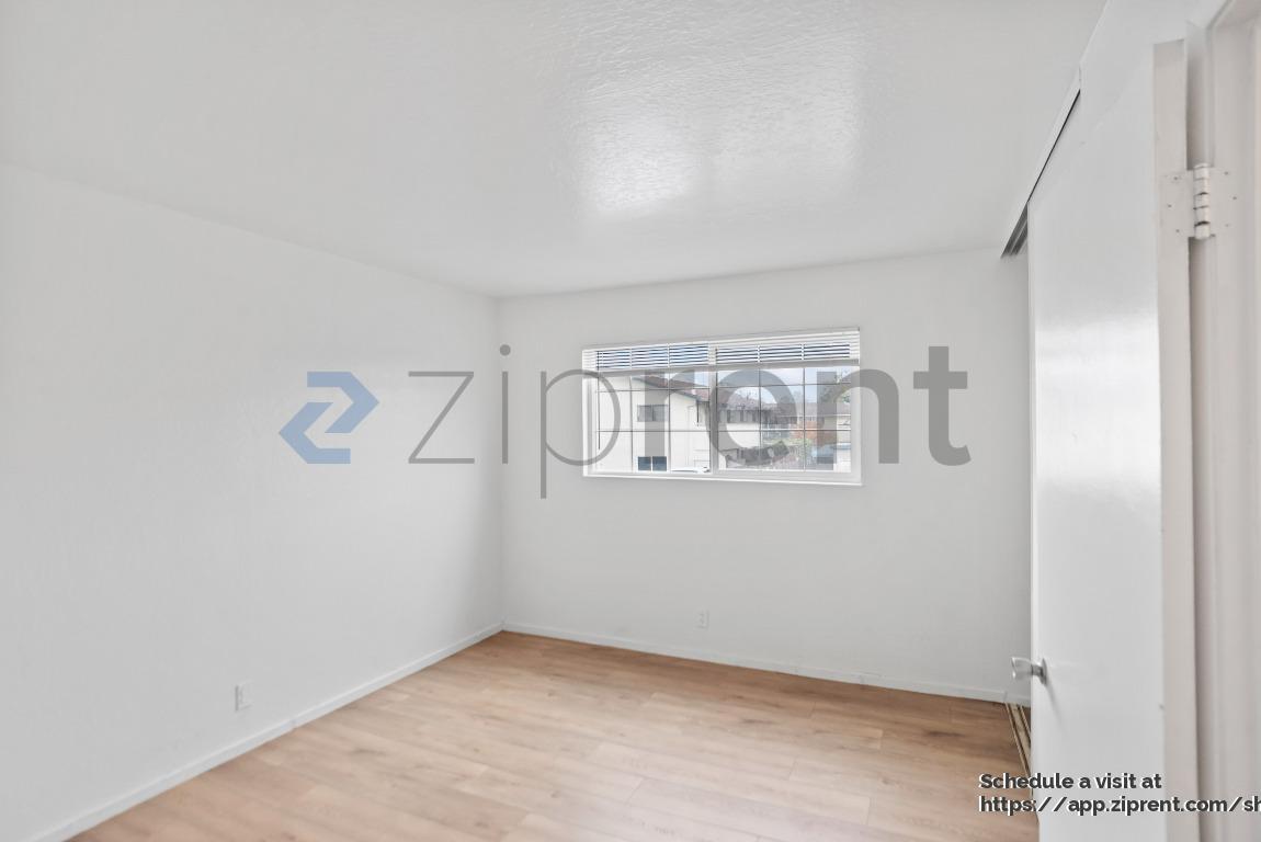 Building Photo - 27070 Manon Ave