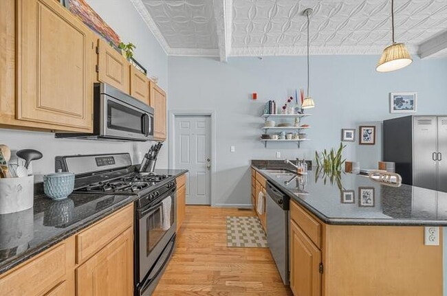 Building Photo - "Charming 1-Bed Furnished Apartment with Hardwood Floors in MA - Perfect Blend of Comfort and Sty...