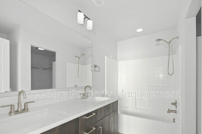 Building Photo - 2934 S Alcamo Wy