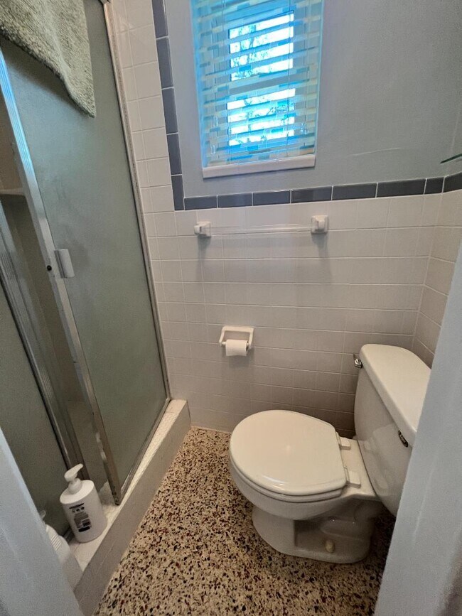 Building Photo - 6164 Fairfield Ave S